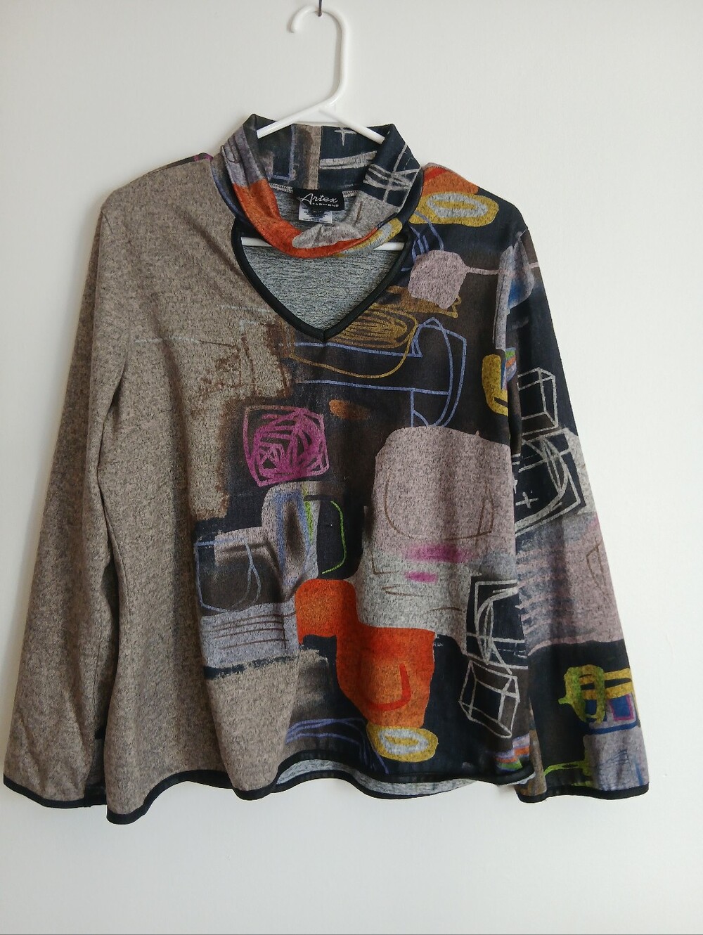 Artistic Multicolor V-Neck Sweater with Cowl Neck